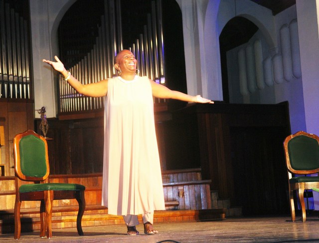 Fátima Patterson celebra 45 años de vida artística junto con su público santiaguero