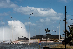 Inundaciones costeras afectan a La Habana