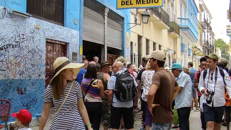 Sector turístico pide a Trump que rebaje trabas para viajar a Cuba