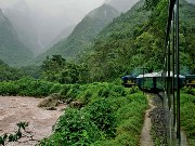 Perú: Evacúan en helicópteros a turistas y pobladores varados en Machu Picchu por fuertes lluvias