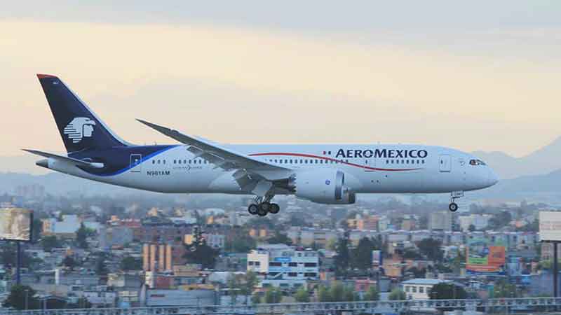 Aeroméxico pacta con sus pilotos y no habrá huelga