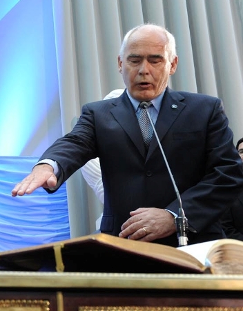 Gobierno argentino ratifica a Enrique Meyer como ministro de Turismo