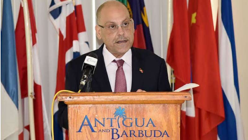 Arrestan en Londres a jefe de Turismo de Antigua y Barbuda