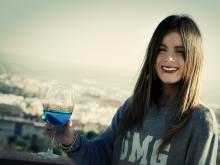 Ellas prefieren el vino azul