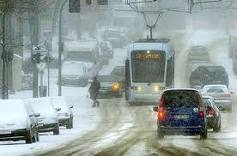 La nieve y el frío obligan a cerrar aeropuertos y carreteras en Europa