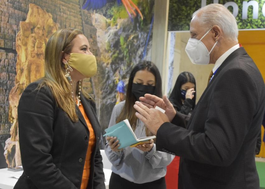 Nicole Marrder y José Carlos de Santiago en FITUR