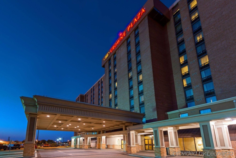 Crowne Plaza de Toronto, vista exterior de noche