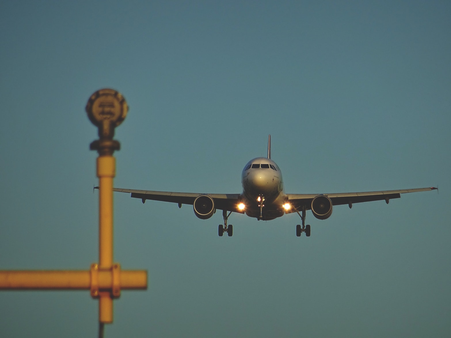 avión aterrizando, aerolíneas