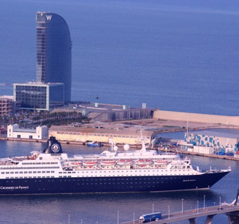 España: Barcelona establecerá este mes récords de barcos y pasajeros para un día en el puerto