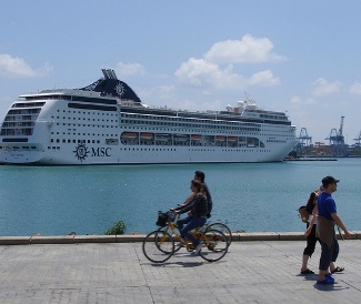Reportan decrecimiento en cruceristas y barcos llegados a España entre enero y junio