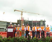 Celebran en Bahamas hito constructivo en obras del resort Baha Mar