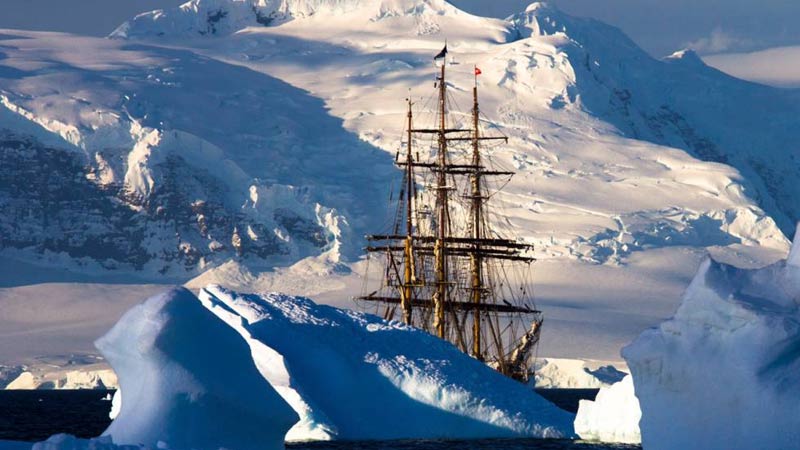 La Antártida amenazada por el turismo
