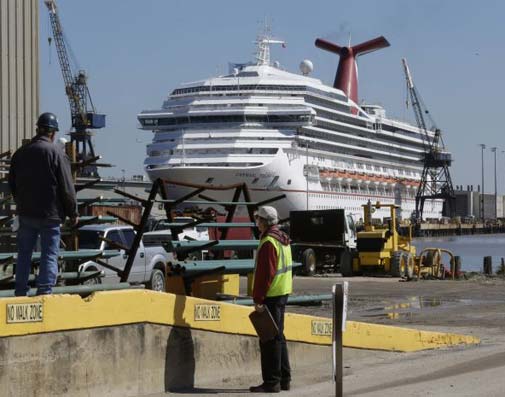 Carnival revisa su flota tras incendio en el barco Carnival Triumph