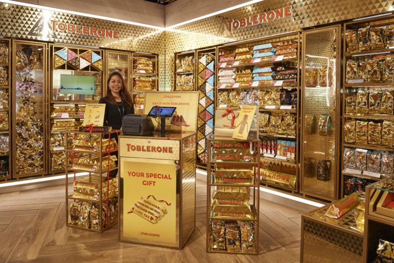 Tobleron en un aeropuerto