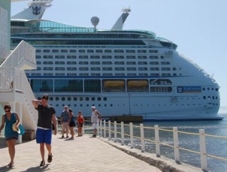 Se reactiva desde este mes la llegada de cruceros al puerto hondureño de Roatán