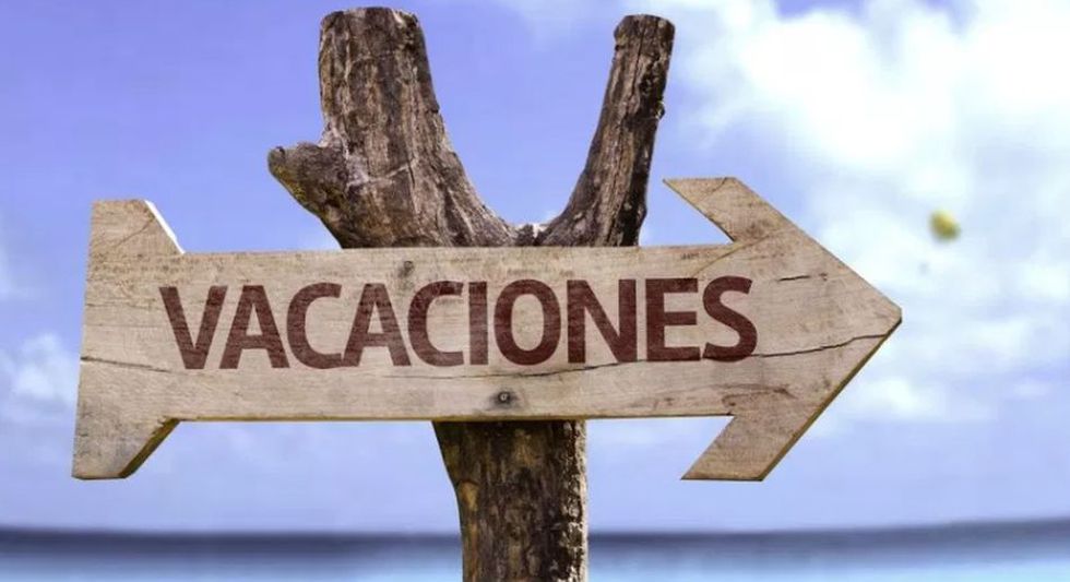 cartel de vacaciones en una playa