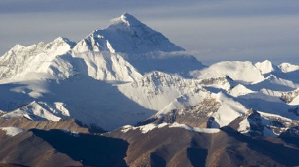 Reabren ruta para escalar hasta la cima del Monte Everest