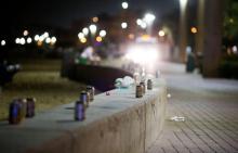 latas encima de un muro en Mallorca, el brote de Covid