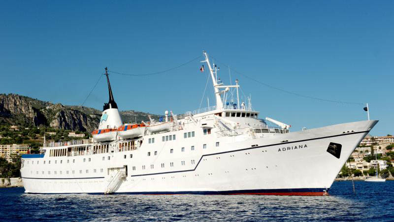  West Indies Cruise Line se lanza al agua