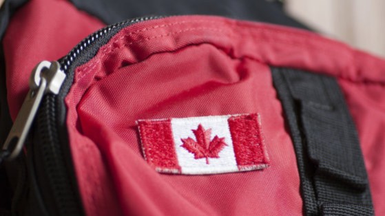 mochila con bandera de Canadá