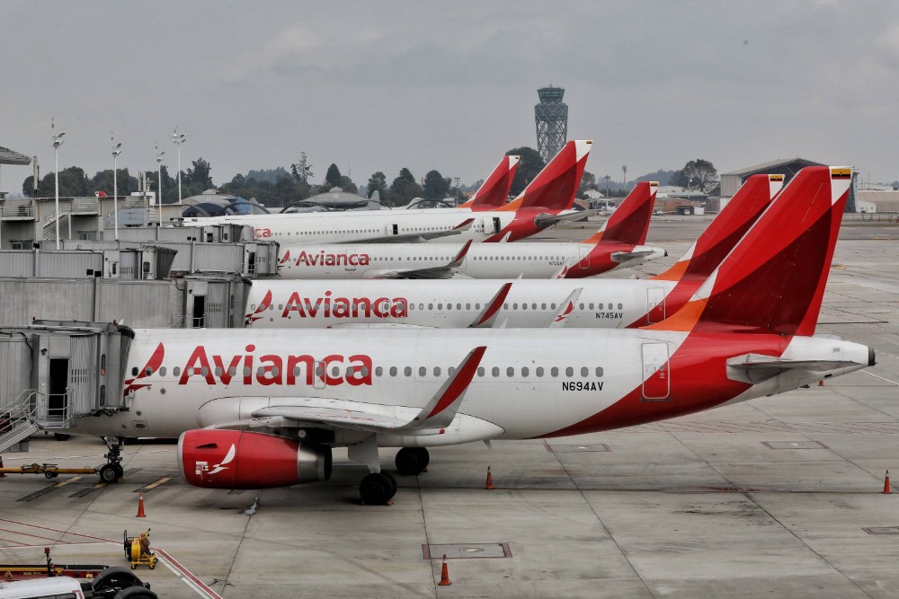 aviones de Avianca en la pista