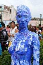 El arte de representar una estatua viviente 