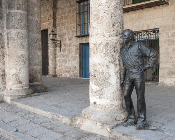 Escultura a Antonio  Gades en La Habana Vieja