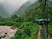 Perú: Evacúan en helicópteros a turistas y pobladores varados en Machu Picchu por fuertes lluvias