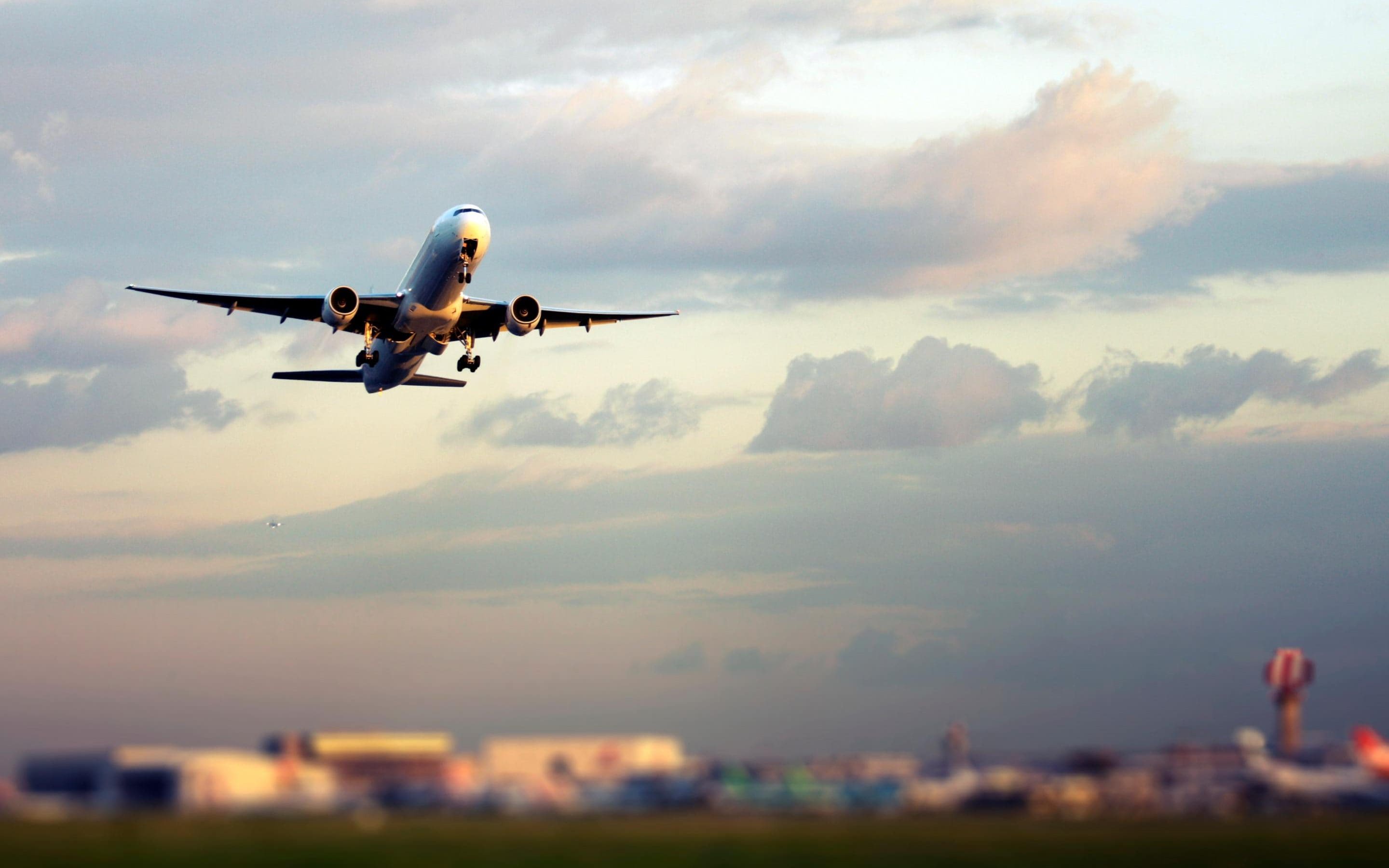 avión en el aire