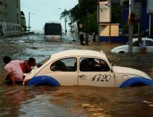 Miles de turistas varados en Acapulco por impacto de fuertes lluvias