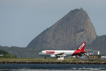 Aerolíneas brasileñas cancelan vuelos a Argentina por el paro nacional 