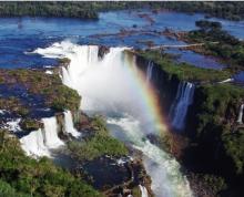 Cataratas del Iguazú y los Parques Nacionales del Litoral argentino 