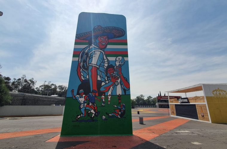 mural a Maradona en México