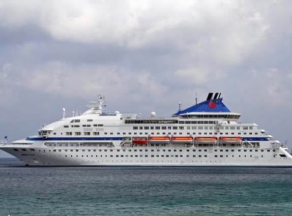 El barco Louis Cristal zarpó desde Grecia para temporada de cruceros en Cuba