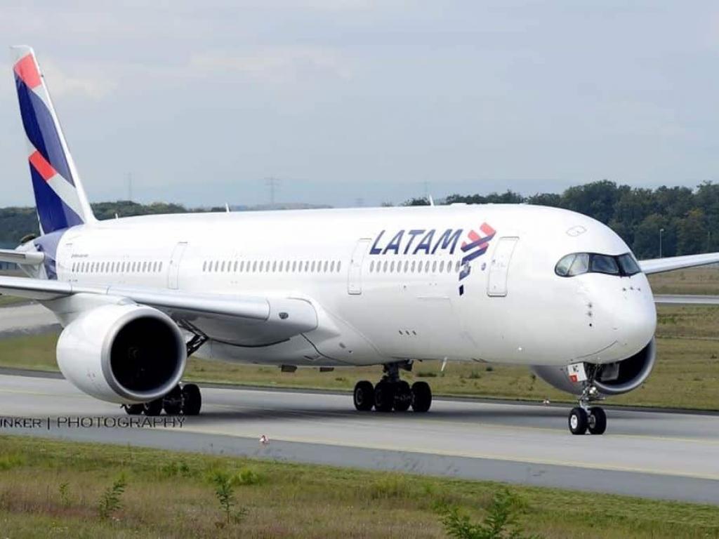 avión de LATAM Airlines