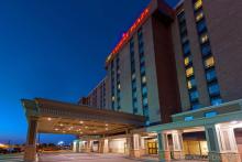 Crowne Plaza de Toronto, vista exterior de noche