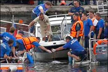 Rusia: Mueren nueve personas en naufragio de un barco de cruceros en el río Moskova