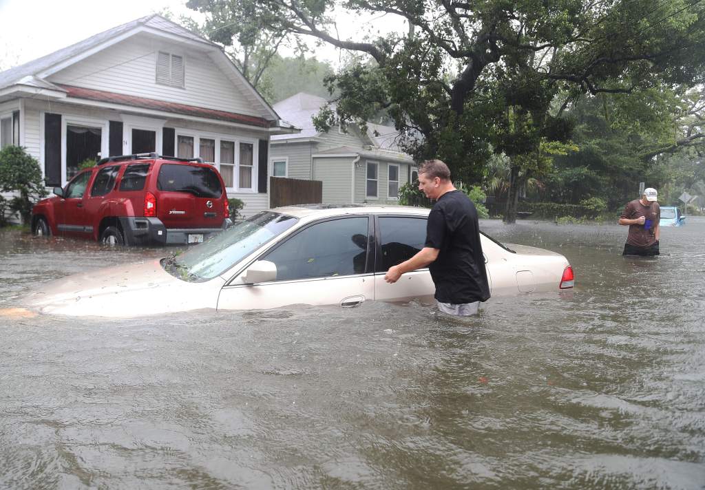 El huracán Matthew baja de categoría al llegar a Carolina del Sur