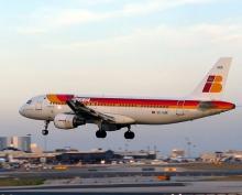 Iberia presenta cifra de despidos y pilotos van a huelga junto a personal de tierra y de cabina