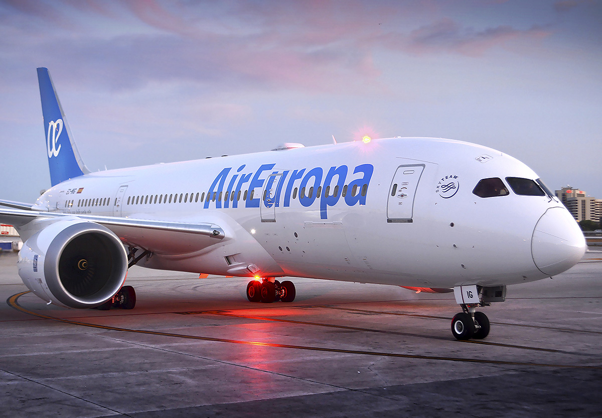 avión de Air Europa en la pista