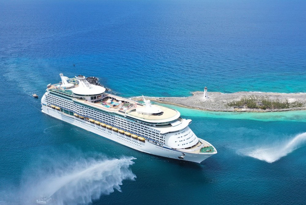 Adventure of the Seas de Royal Caribbean en las Bahamas, visto desde el aire