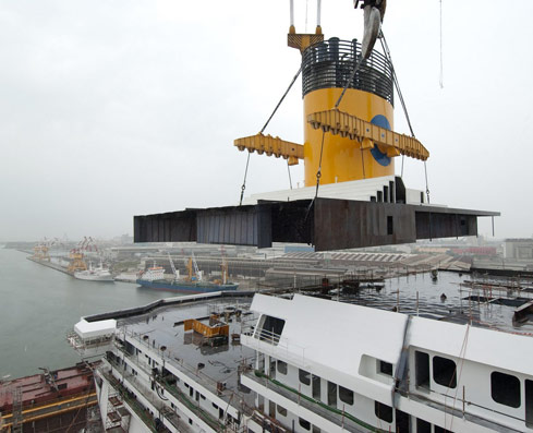 Costa Cruceros recibe el Fascinosa y considera encargar un nuevo barco