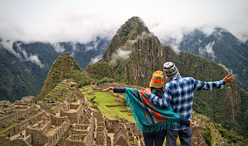 pareja en el Machu Picchu