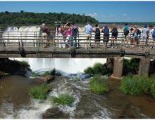Turistas en fin de semana largo estimularon ventas en regiones de Argentina