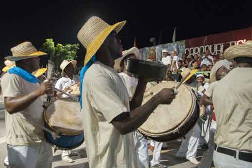 (Santiago de Cuba en cuenta regresiva: faltan 350 días) Conga Los Hoyos, un orgullo santiaguero