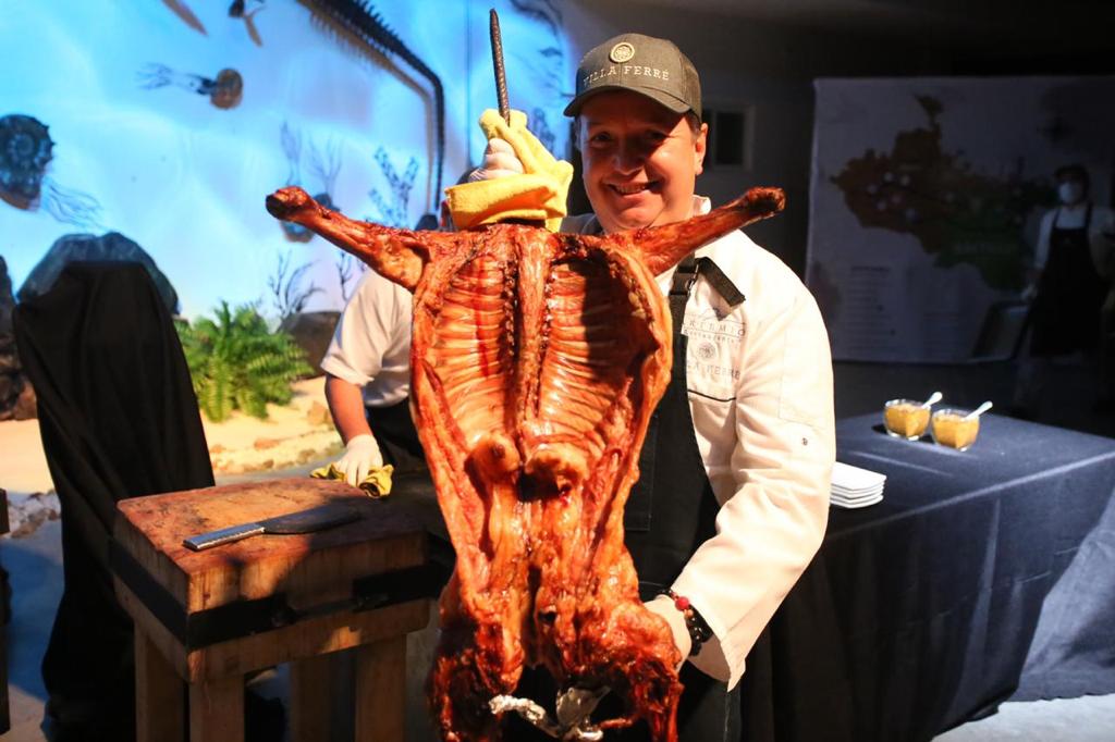 Cabrito al pastor platillo tradicional de Saltillo Coahuila