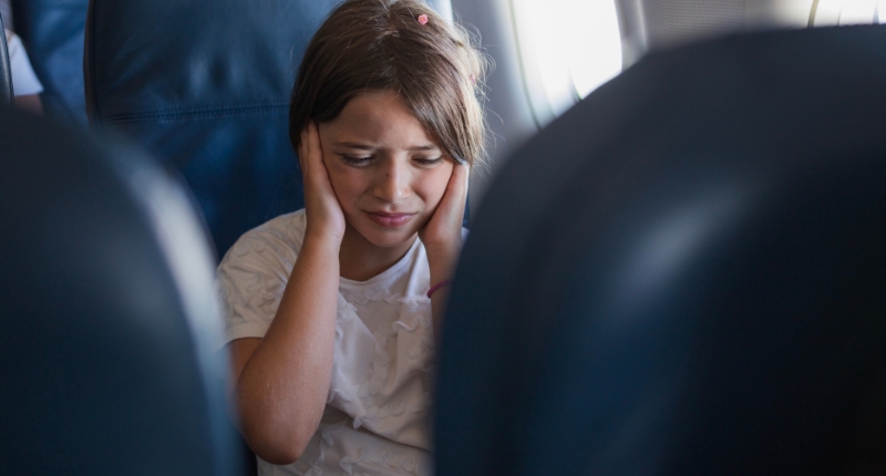 pasajeros que bajan de los vuelos