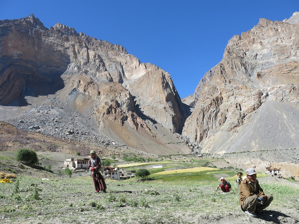 españoles en una montaña