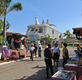 Cruceros en el Caribe: turistas, dólares y comunidades