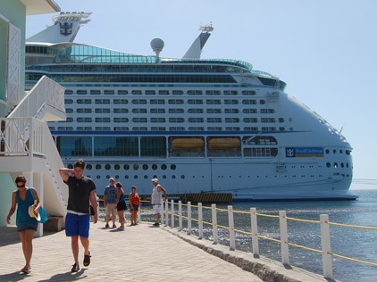 Centro de cruceros en el Caribe hondureño recibe un millón de pasajeros